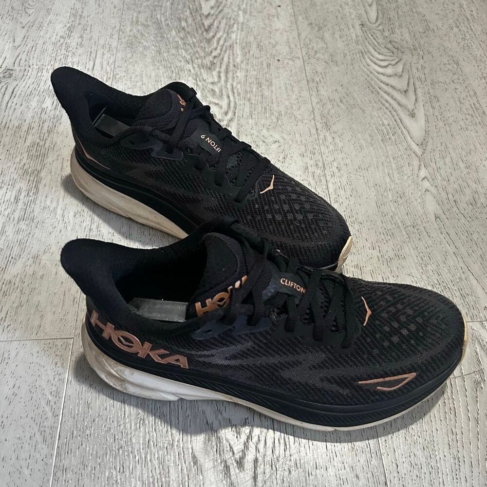 Hoka One One Clifton 9 - women’s running shoes - size 8B